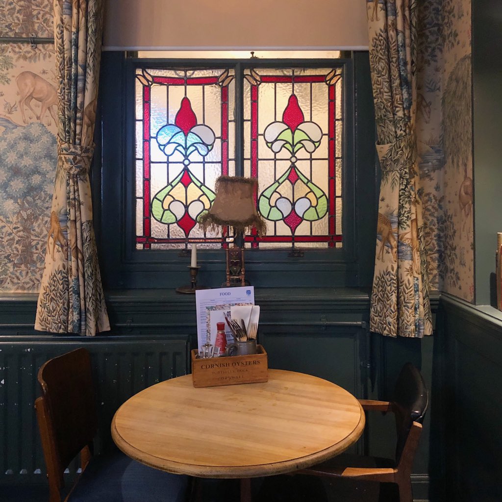 Come by for Sunday lunch today! Or book for next week over on our website💛🍻