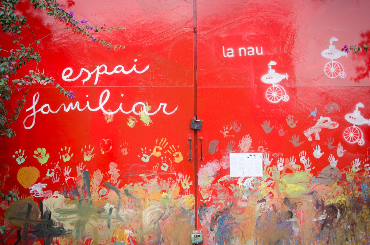 La_Nau's tweet photo. La Nau està molt viva! CoetCor porpra Moltes gràcies per l'ambientasso d'ahir, famílies! Us esperem a la propera #LaNauÉsdelBarri #VolemGaudirdelaNau @BCN_SantsMont @bcn_ajuntament @MarcSerraSole @CanBatllo https://t.co/Y0GIlsRmgT
