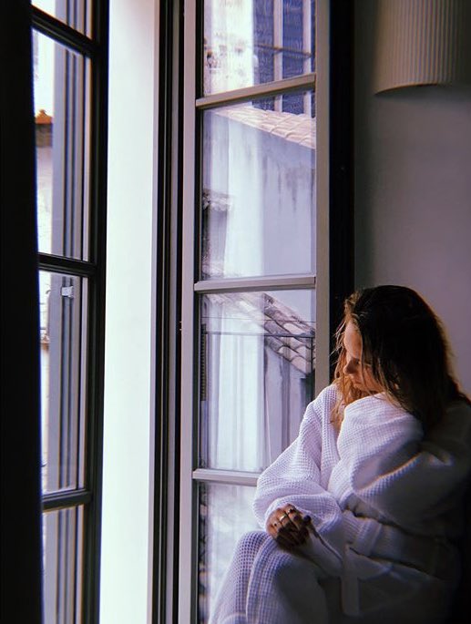 ⠀
  𝐈𝐍𝐒𝐓𝐀𝐆𝐑𝐀𝐌 𝐏𝐎𝐒𝐓;
 ——————————
        𝟏𝟓:𝟑𝟎. 𝐌𝐚𝐝𝐫𝐢𝐝.

         ╰┉┉ ☙ ༉  @𝑎𝑚𝑒𝑙𝑖𝑎.𝑙𝑒𝑑𝑒𝑠𝑚𝑎.
                                 ⠀                      ⠀
  ⿻ Loving you's the antidote. 
       You're so golden.

       📸: yo misma.
⠀ ⠀