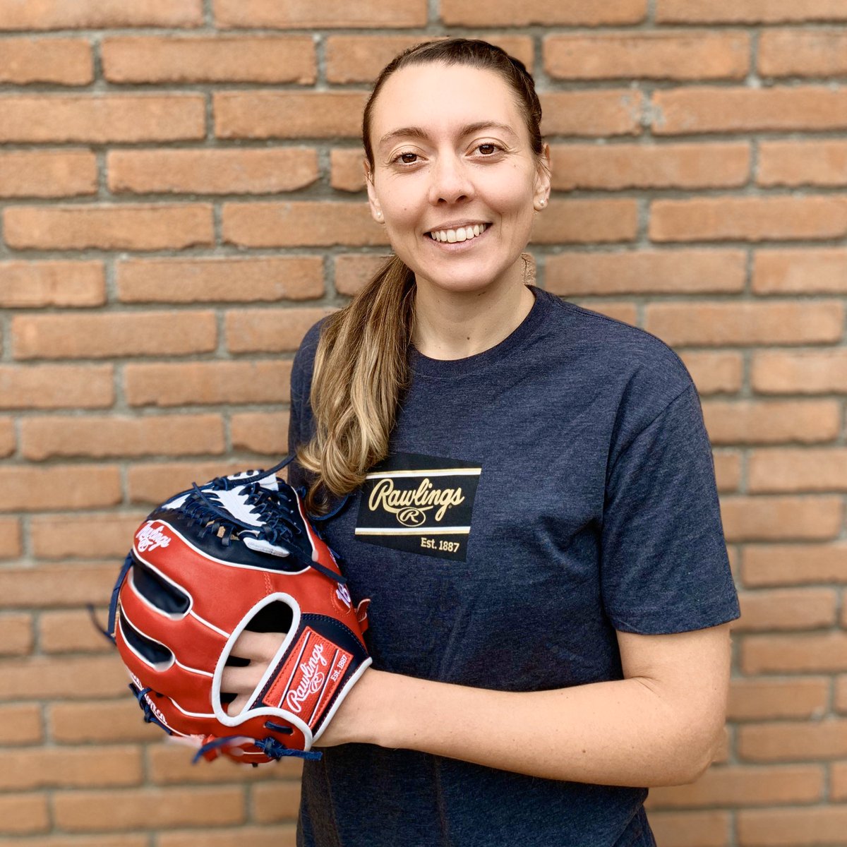 greta_cecchetti's tweet photo. I’m so excited to announce I have joined team Rawlings 🤩🖤 I’m extremely thankful for this opportunity and I can’t wait to start my 2020 season with this amazing gear! @rawlingssb
•
•
•
#Rawlings #TeamRawlings #RawlingsSoftball #TheFinestinTheField https://t.co/2J8ytkcOgw