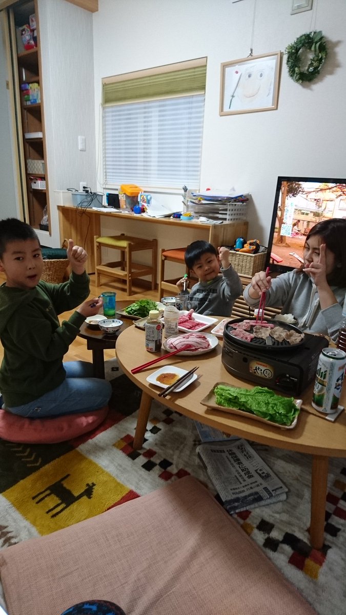 Y0831Ma's tweet photo. 狭い家焼き肉モクモク https://t.co/JcroZ5YmnK