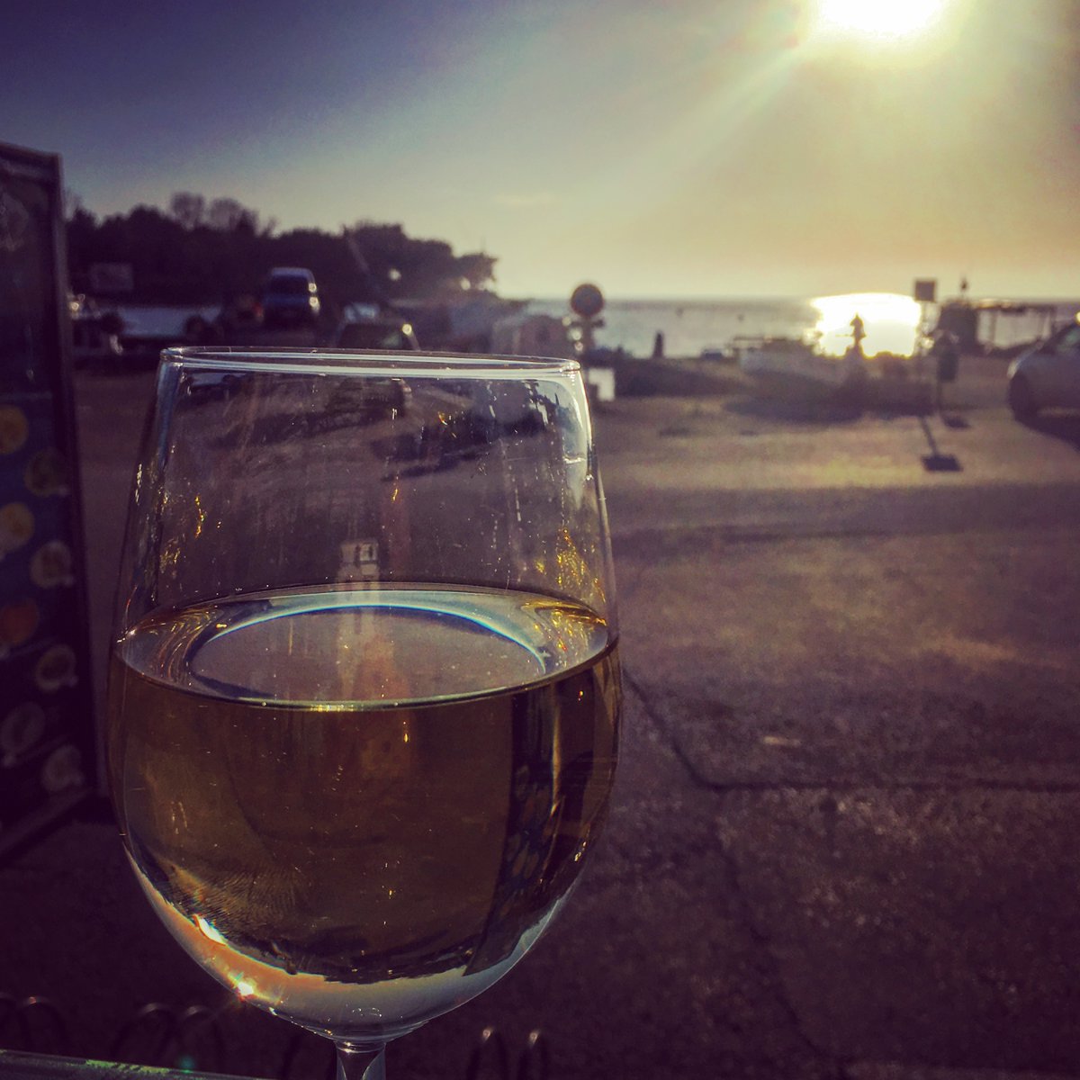 IstriaLife's tweet photo. And this is how quickly the weather can take a turn for the better in #Istria. Only a week after those freezing temperatures and snow in 2018, we were sitting, by the #Adriatic, sipping wine, outdoors in brilliant sunshine...

#weatherwatch #snowyspring #sunnyspring https://t.co/6uxMbjd6PX