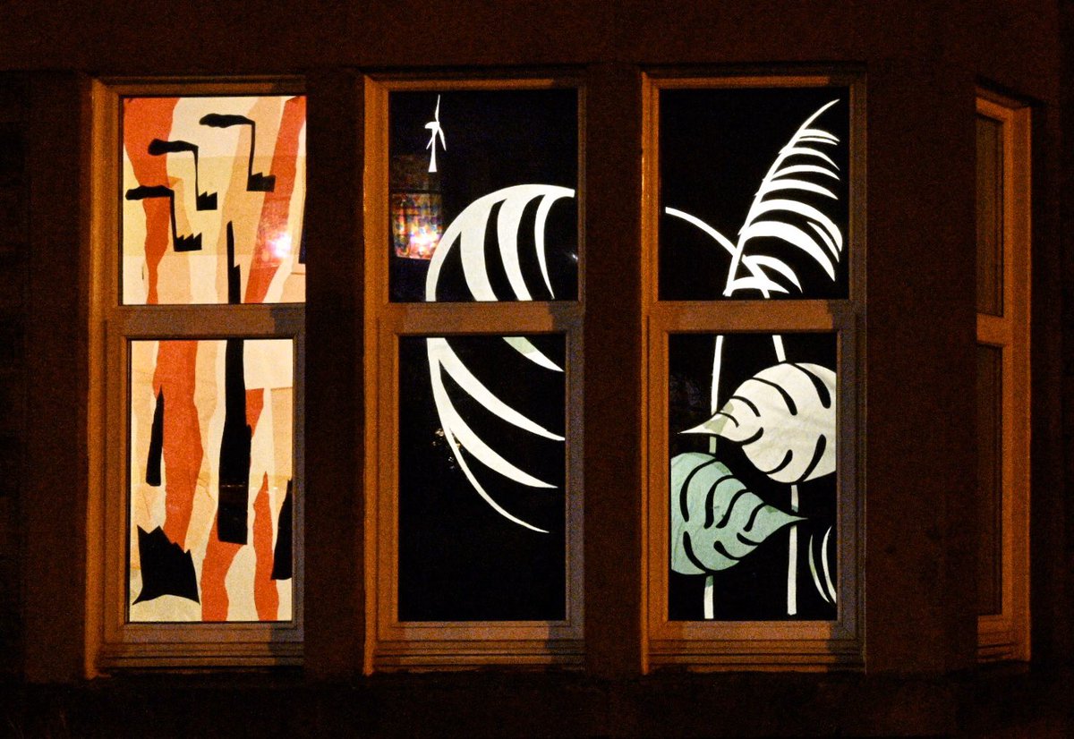 AnabelMarsh's tweet photo. More #bungowindows magic. Could go on and on but I’ll leave it there. If you can’t wait a year for it to roll round again there’s another #windowwanderland in Maryhill this weekend. https://t.co/ISOWnqqYPa https://t.co/lUl0W8XskW