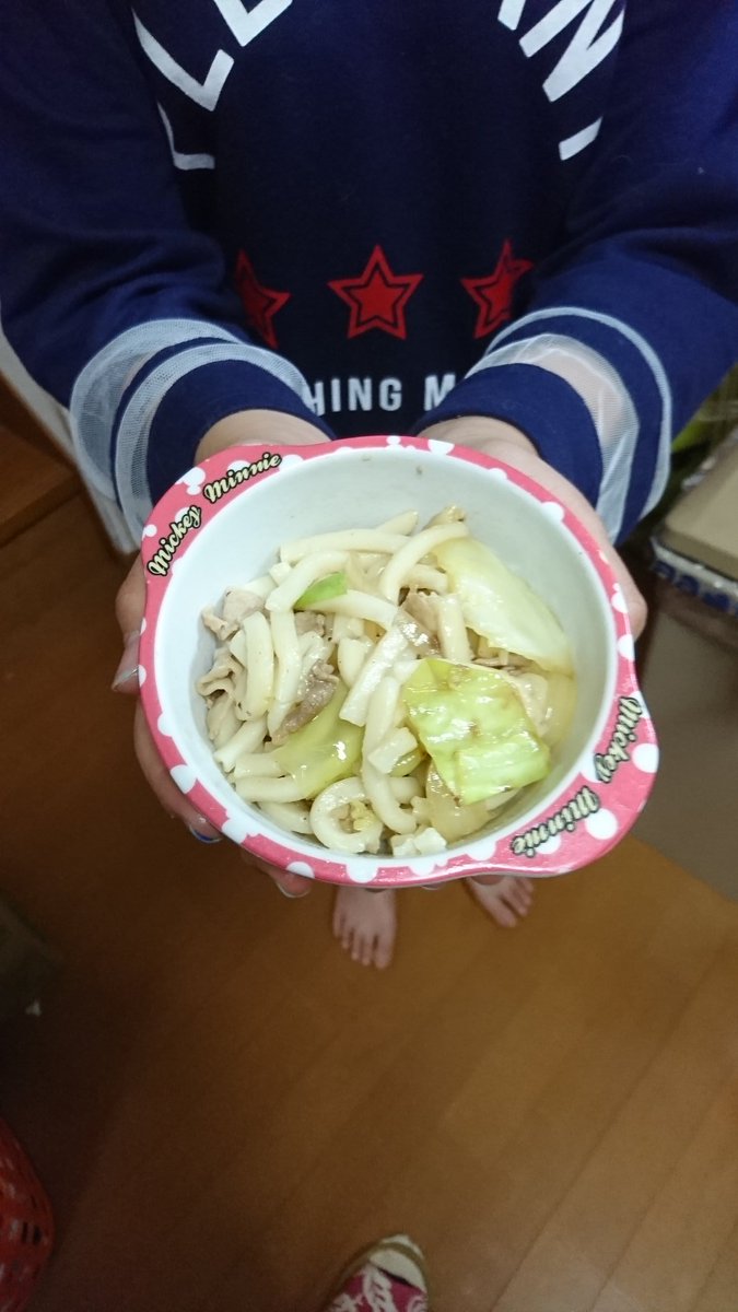 JpkLQhEiB25c5B4's tweet photo. そばが売り切れてたのででギリッッギリあったうどんで焼きうどん作りました❗
野菜に下味つけて、セパレートで炒めて、合わせて、味付けはめんつゆ みりん 砂糖 水少し。
子供達、おいしいおいしいゆっておかわりまでしてくれて……こんな飯しか作れなくてごめんよー😭😭
#ttimedinner #zipfm https://t.co/T99goNOWi9