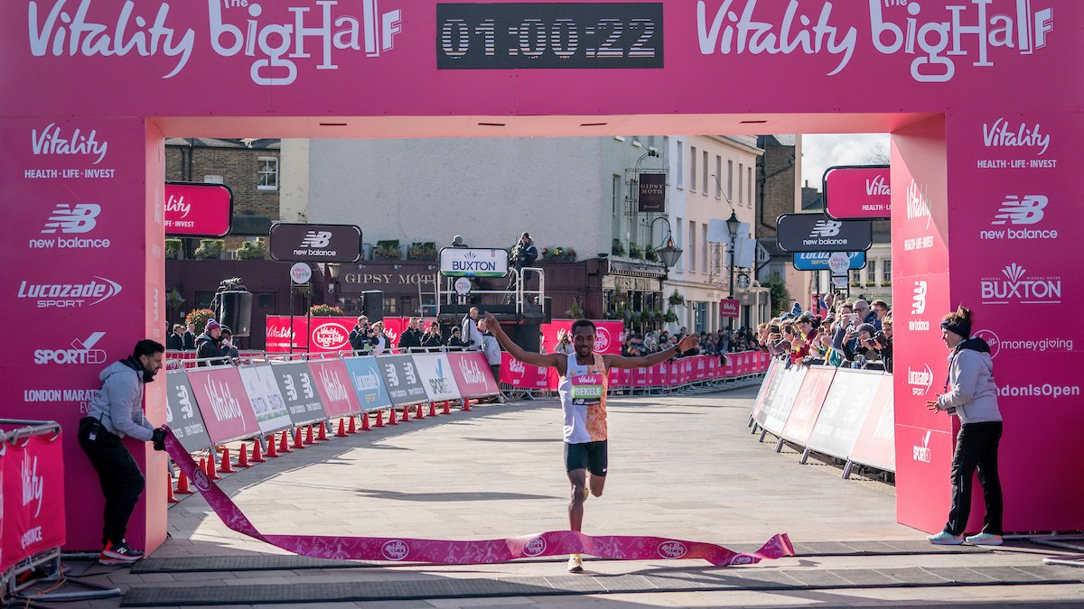 OfficialBigHalf's tweet photo. 🏁It's a new course record for @KenenisaBekele 🇪🇹 as he wins the elite men's race! 👏🎉🥇

Watch live on our pinned tweet 📌 #BigHalf #MovedByLondon https://t.co/rgUd0zK5S1