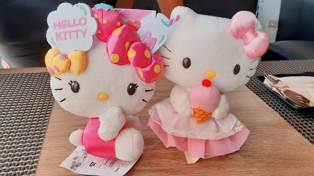 24ijen's tweet photo. Siesta🍦
#siesta #hellokitty #hellokittyfanatic #hellokittysanrio #hellokittylover #hellokittyaddicts #hellokittyobsession #hellokittyjunkies #hellokittyhaul #hellokittyph #hellokittyforever #hellokittyhoarder #hellokittyfan #hellokittyplushie https://t.co/UGVqqaVDgw