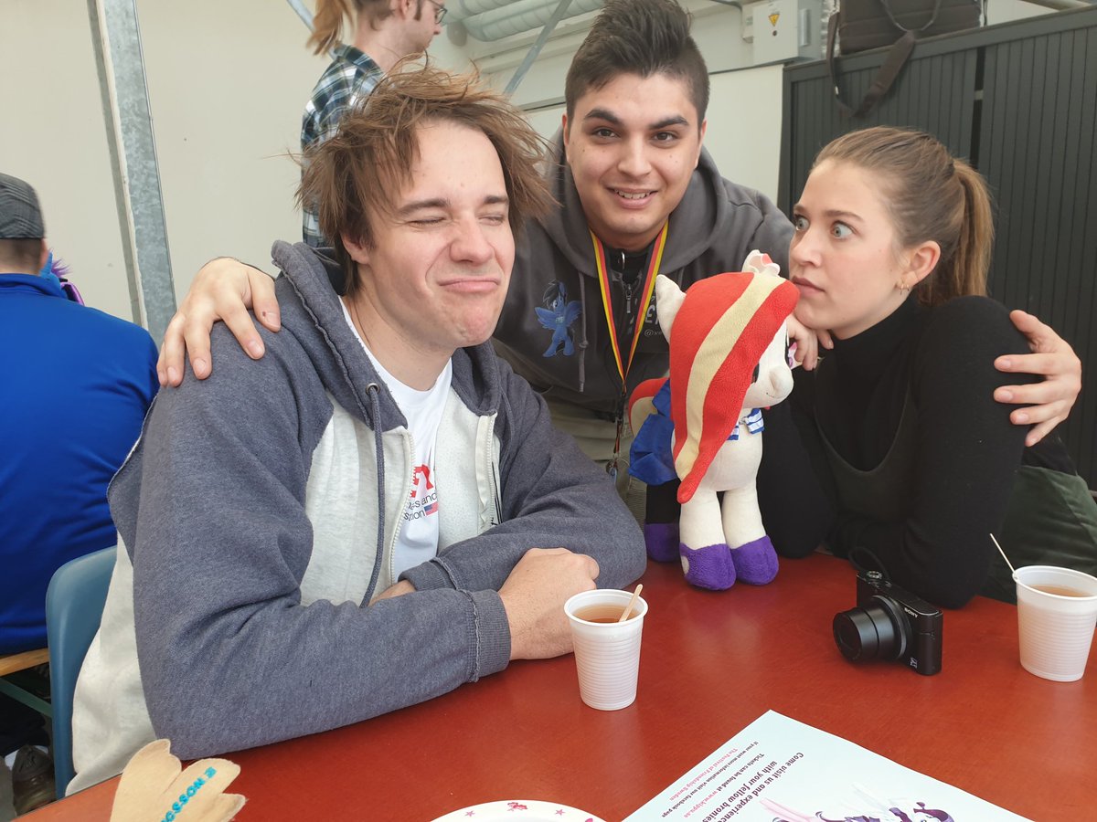 xeto_de's tweet photo. What a surprise! Guess who @Poniko_MLP and me have met during our tea party at @HWConvention.
Yes, @ClaireMCorlett &amp; @BlackGryph0n, how amazing. :D ❤️

[Poniko]: "I'm feeling so honoured." (◕ᴗ◕✿)
#brony #mlp #HWCon #ポニコ https://t.co/DVuPpJjhDT