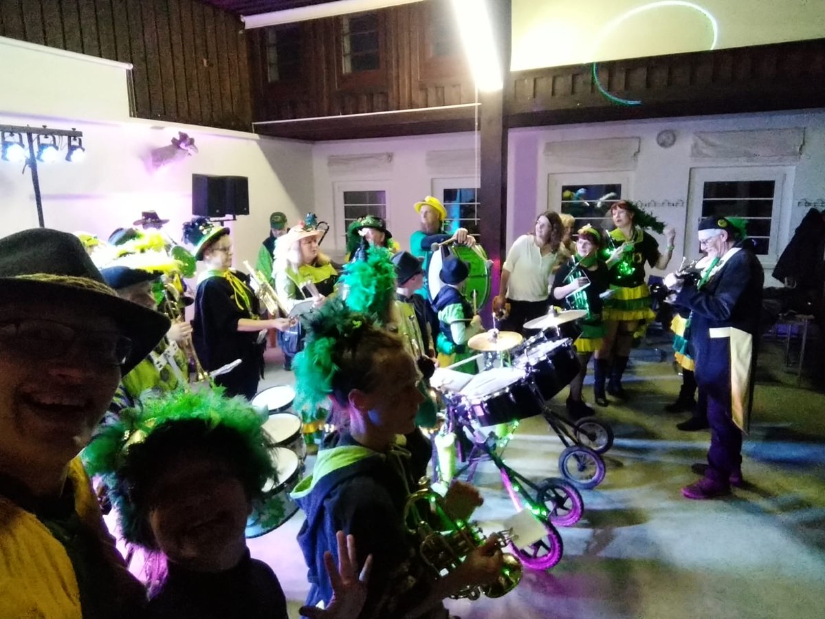 1ThGuggen's tweet photo. Frühlingsfest der Optik in #jena . Wir sorgten für tolle Tanzeinlagen. Ein riesen Spaß. https://t.co/js4jxehKX3