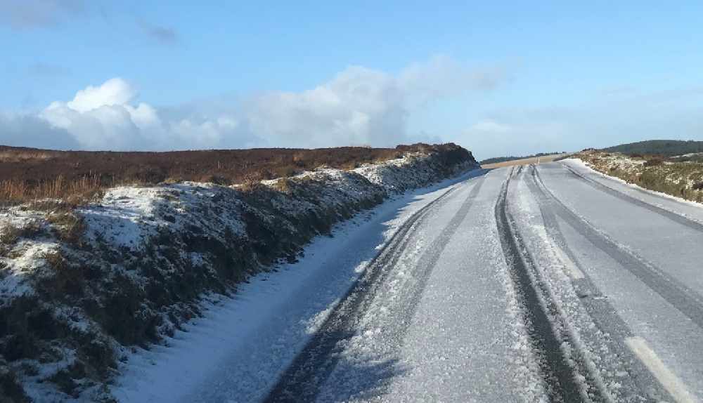 HitsBristolNews's tweet photo. TRAVEL: The #M5 has now reopened in #Somerset but @LyntonPolice have issued this picture to warn the A39 across #Exmoor still has snow and so does the B3223 across #BrendonCommon https://t.co/tMr1CD6MKr