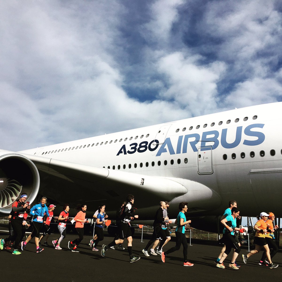 aero_scopia's tweet photo. Ce matin les coureurs du semi-marathon de #Blagnac ont le musée pour décor🏃🏻‍♀️🏃🏼‍♂️ Plutôt motivant 😝🥇 #semimarathon #running https://t.co/0nqRSiVRYk