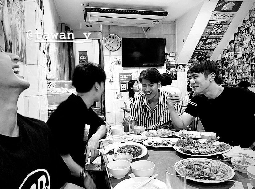 hbharu7's tweet photo. Ghost ships r going strong #tul_pakorn #tawan_v #TulTay #TayTul #earthpirapat #theearthe #EarthTay https://t.co/RBW2p4rLMh