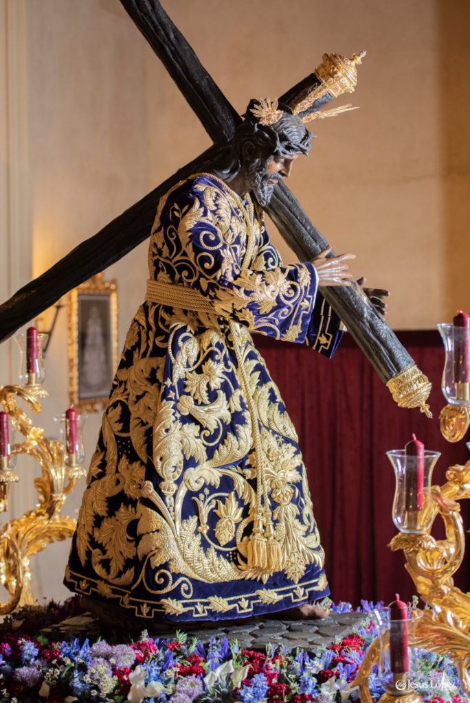#VíaCrucisSevilla2020
Así luce, ya entronizado en sus andas, Nuestro Padre Jesús de la Salud de cara a su Vía Crucis extraordinario de mañana lunes día 2 de marzo. 

<a href="/Hdad_LosGitanos/">Hermandad de Los Gitanos</a>