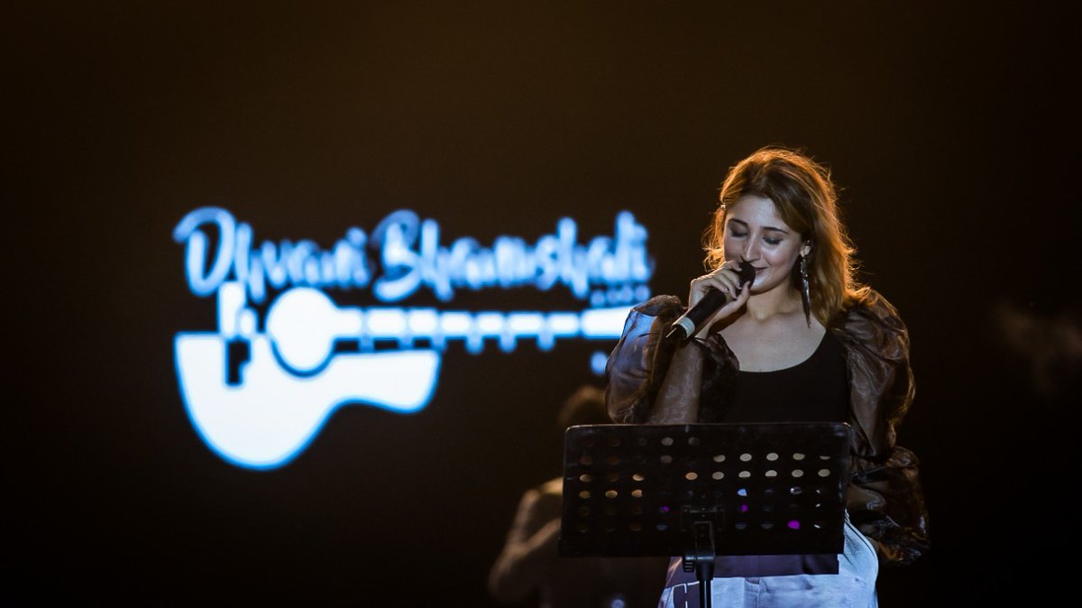 dhvanivinod's tweet photo. Got to perform for such a fab audience at #Xavrang last night! I clearly had a smile on my face throughout the show😄✨
@gaana https://t.co/LZfAqT967p