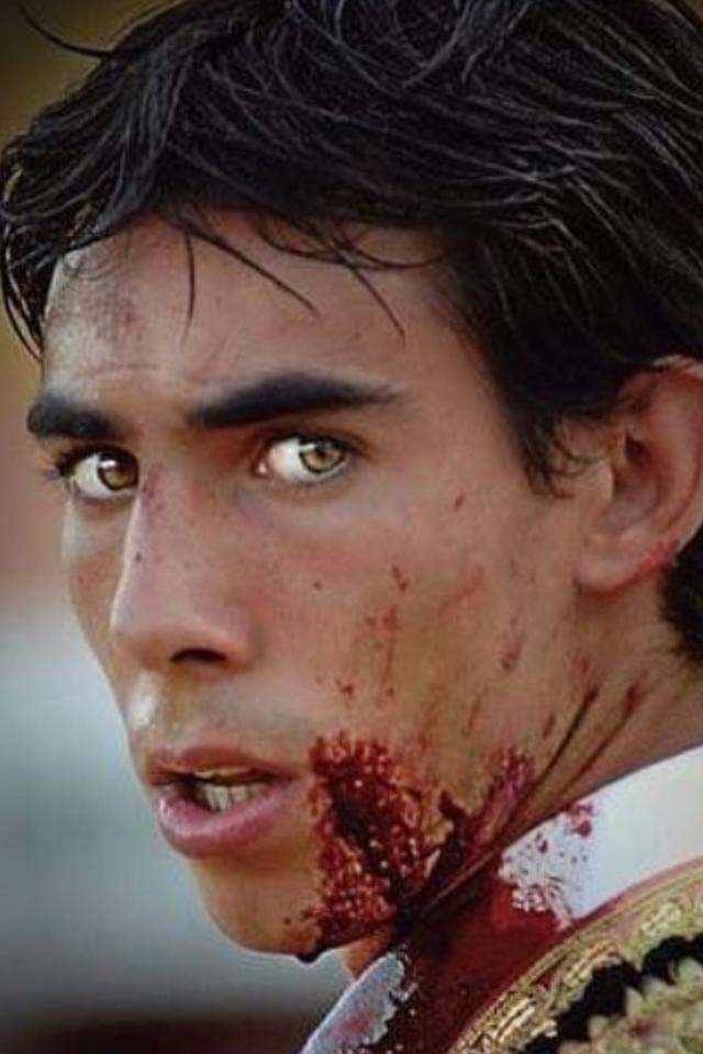 EnCuentaGotas's tweet photo. Él. Un torero que se viste por los pies. Un torero sobrado de valor y honradez. Un torero que debería estar en todas las Ferias. Un torero cosido a cornadas, que siempre da la cara. Inexplicable la situación de Jiménez Fortes, un torerazo maltratado por el tóxico sistema... https://t.co/7eUfg8UYgz