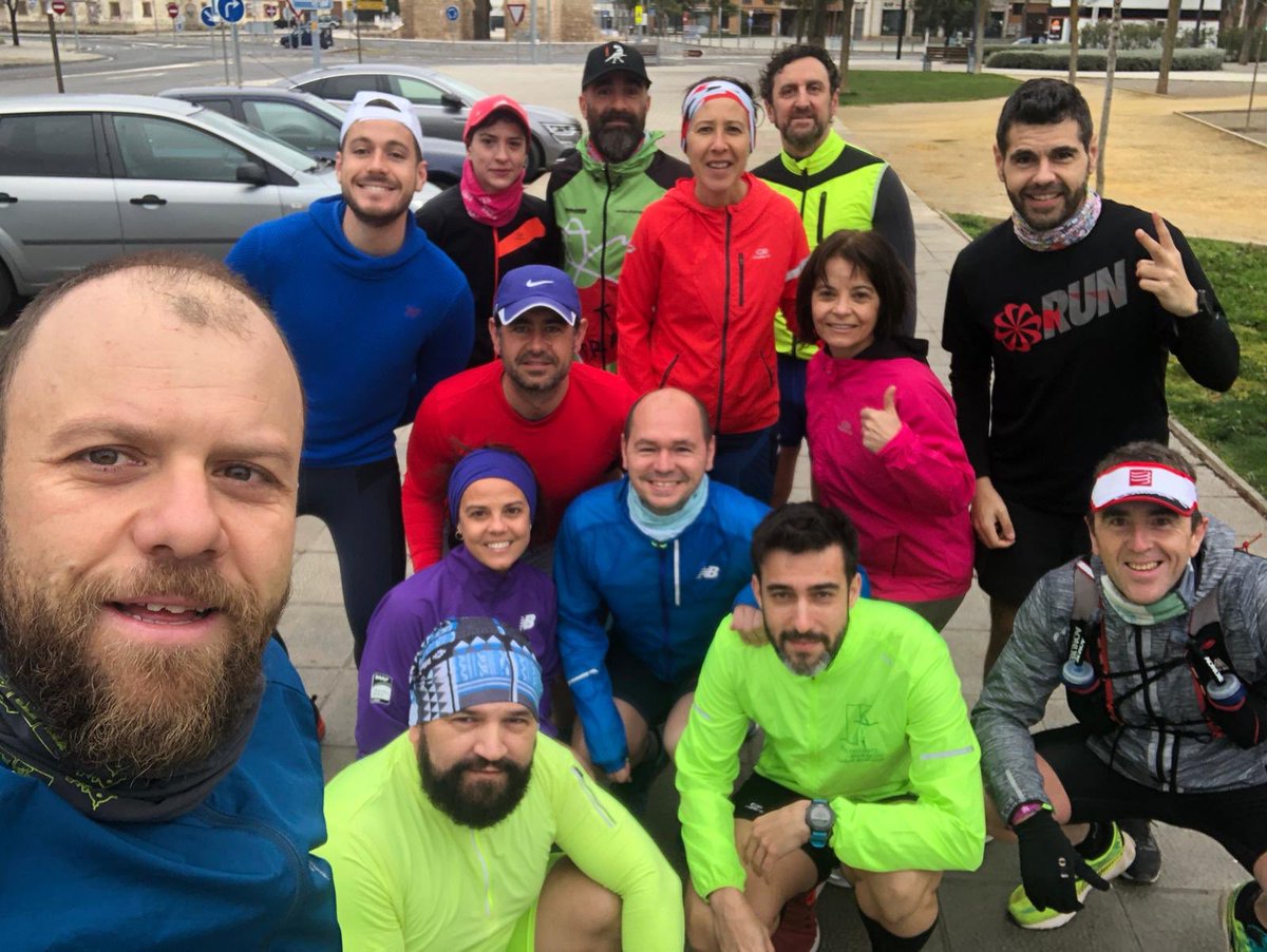 🚀 Estos son nuestros domingos!  #corroporquemedalagana #running #sunday #lifestyle #friends #lunares