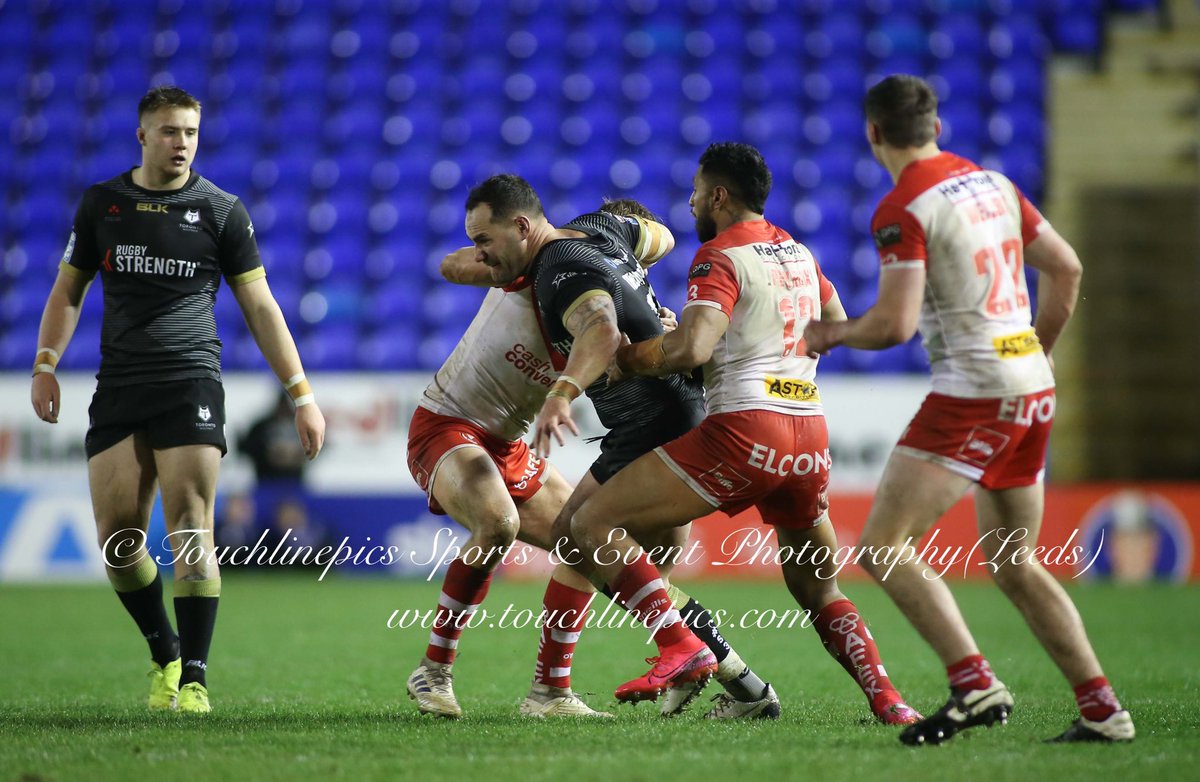 Touchlinepics's tweet photo. A few action images from yesterday’s @SuperLeague fixture between @TOwolfpack vs @Saints1890 #rugbyleague #SLTorStH https://t.co/TZBo1ROlVv