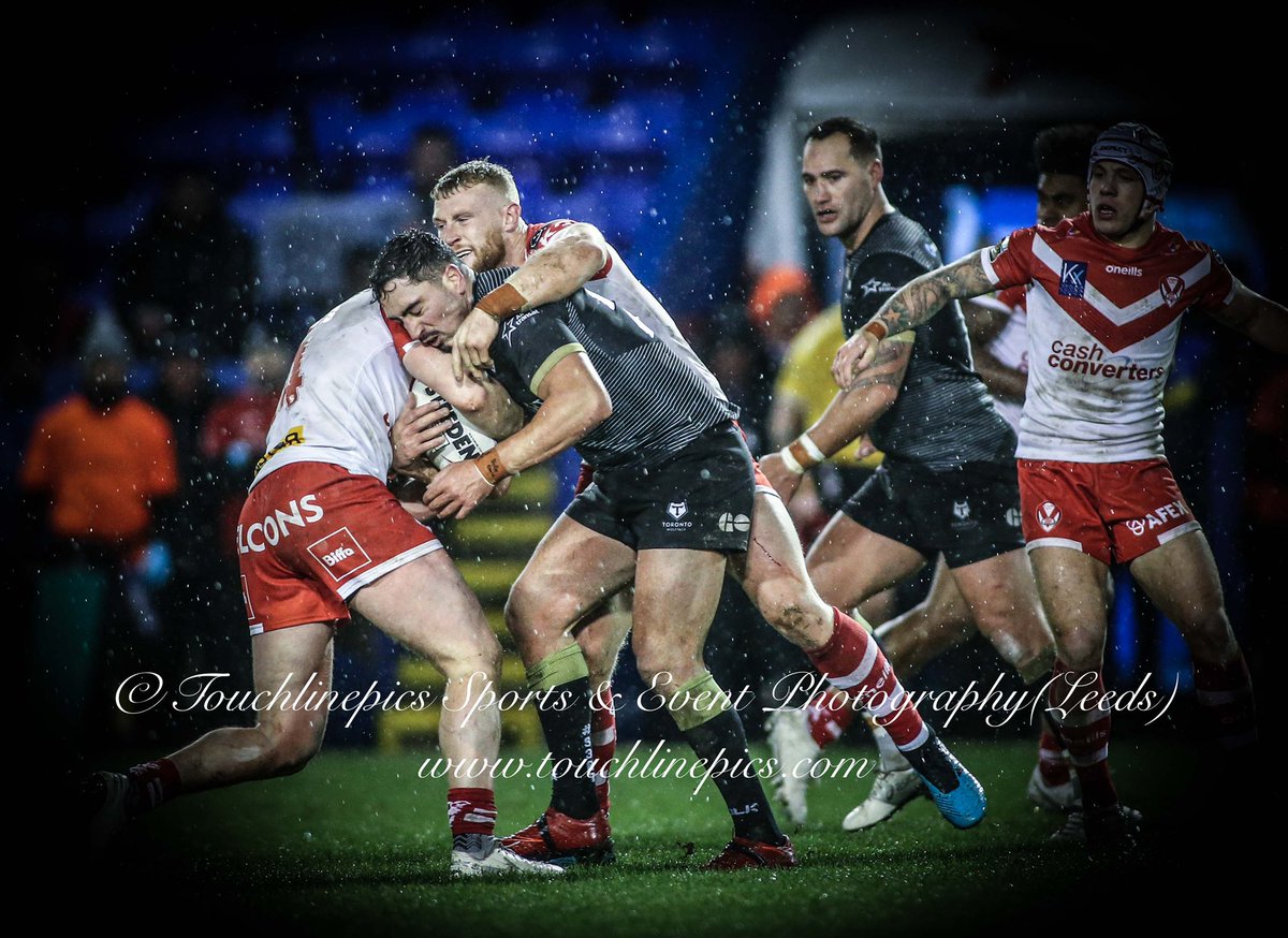 Touchlinepics's tweet photo. A few action images from yesterday’s @SuperLeague fixture between @TOwolfpack vs @Saints1890 #rugbyleague #SLTorStH https://t.co/TZBo1ROlVv