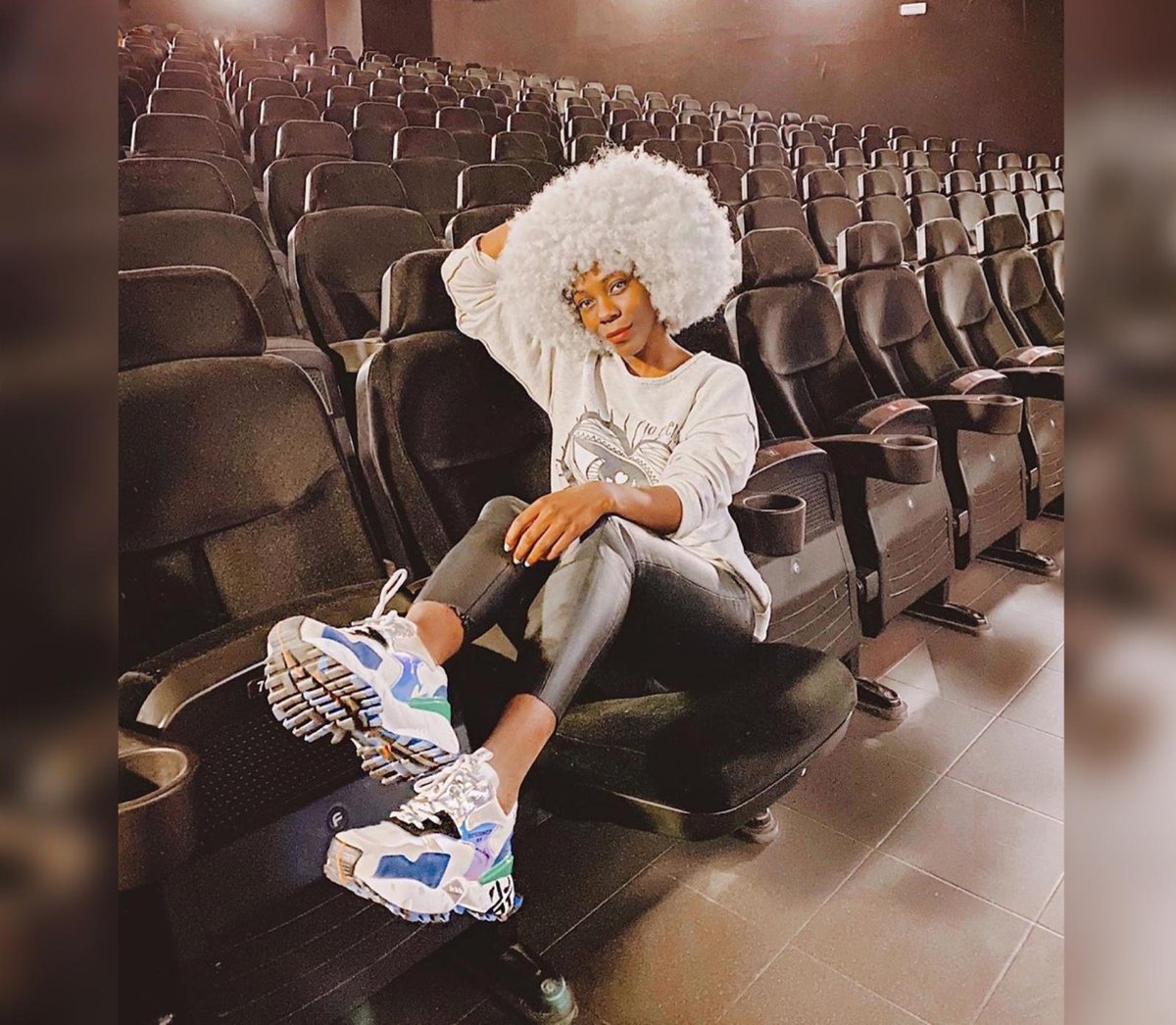 ¿Te gustan las tardes de cine y palomitas? 🍿 A Adriana Boho le encanta y ha elegido el mejor complemento para ir, nuestras sneakers 🤩
bit.ly/exotic-sneaker