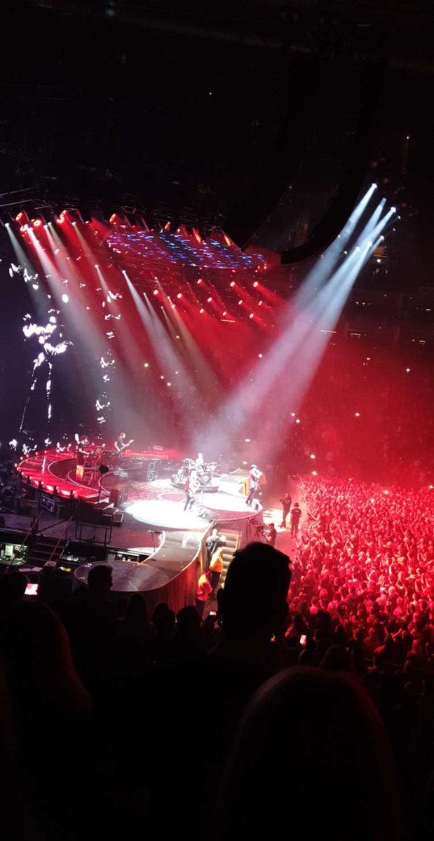 Disneydancecamp's tweet photo. @thescript were sensational https://t.co/yfkw7Tuawr
