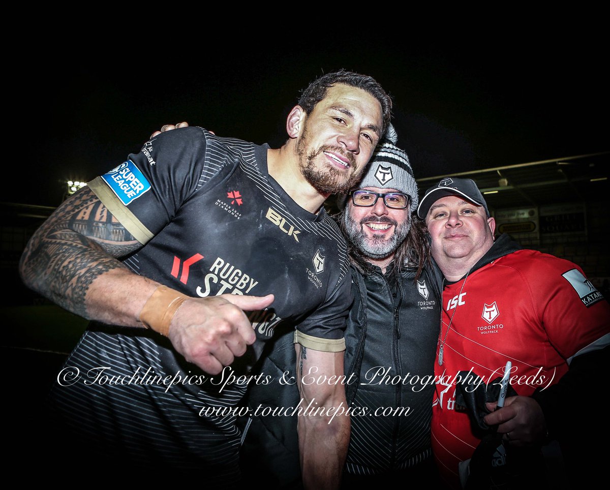 Touchlinepics's tweet photo. What a great ambassador for the @TOwolfpack and #rugbyleague @SonnyBWilliams is always has time for the fans Pre and Post Game, always the last man in the sheds 👊🏻 #rugbyleague #SLTorStH https://t.co/RHsLl8b0di