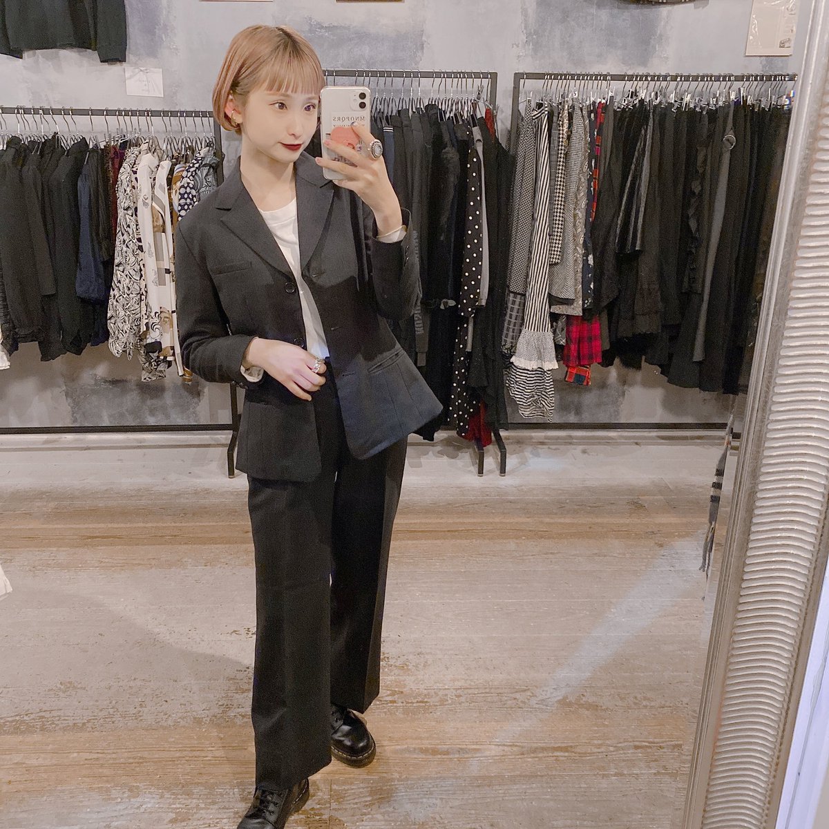 本日もご来店ありがとうございました♡

明日の入荷はセットアップです！

人気のパンツタイプ多数揃います❤︎❤︎

サイズ感もゆったりしたものからピッタリ着て頂けるものまで、、♡

そして明日から冬物商品30%offセール開催します！！
是非お得にゲットしにいらして下さい❤︎❤︎