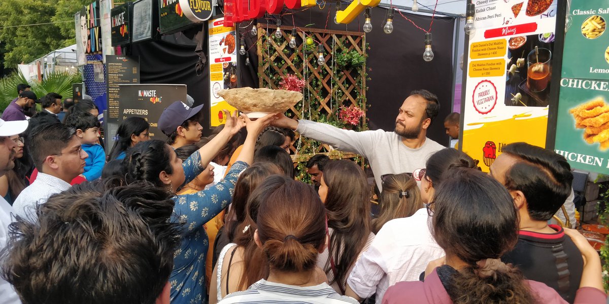 SanjayMittal72's tweet image. This guy at  THE LIL FLEA MARKET Delhi is rocking and here comes the turn for the lucky one @TheLilFlea #lilflea #NewDelhi @IndusFlavour