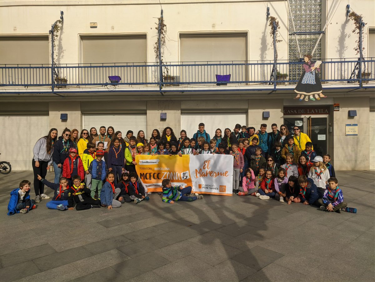 Zona15MCECC's tweet photo. ETAPA PETITS: Els petits de Z15 💛🌴 es van trobar ahir a Premià per gaudir d’una jornada plegats. Van trobar-se amb en Jordi i la Montserrat i els van ajudar a conèixer els valors de l’amistat. 🥳💪🏼 https://t.co/zL7GAhUwIq