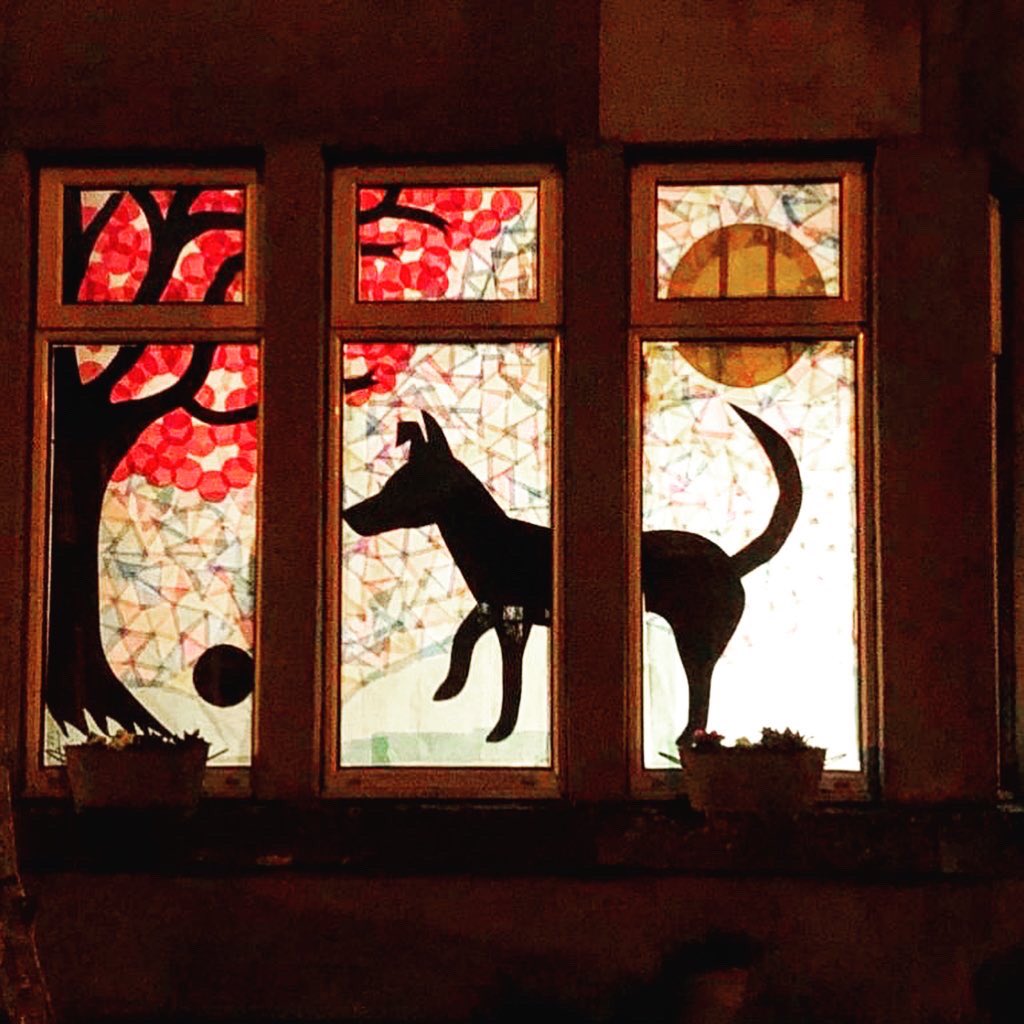 stvsharon's tweet photo. A few of my favourites from Strathbungo window wanderland. It brightened up a very cold &amp; wet night. Well done everyone #bungowindows #windowwanderland #glasgow https://t.co/3EA8ZB2GFa