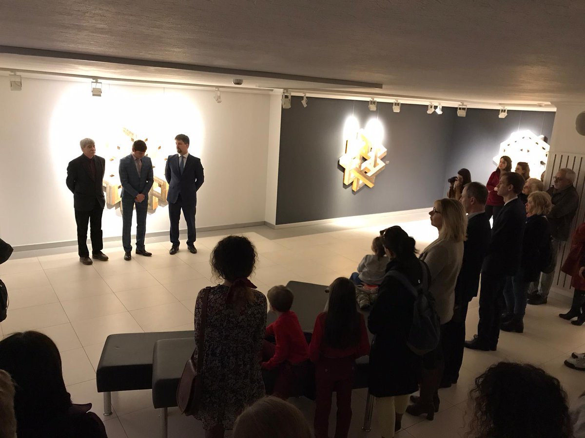 MacaristanBE's tweet photo. @guler_sanat Galerisinde, #Ankara'da István Orosz'un sergisi dün açıldı. Gözlerinize, aklınıza inanmayacaksınız gibi hisleriniz olacak. Adamın eselerine bi' Google'den bakın, çok ilginç. https://t.co/TwaP6Q60Wx