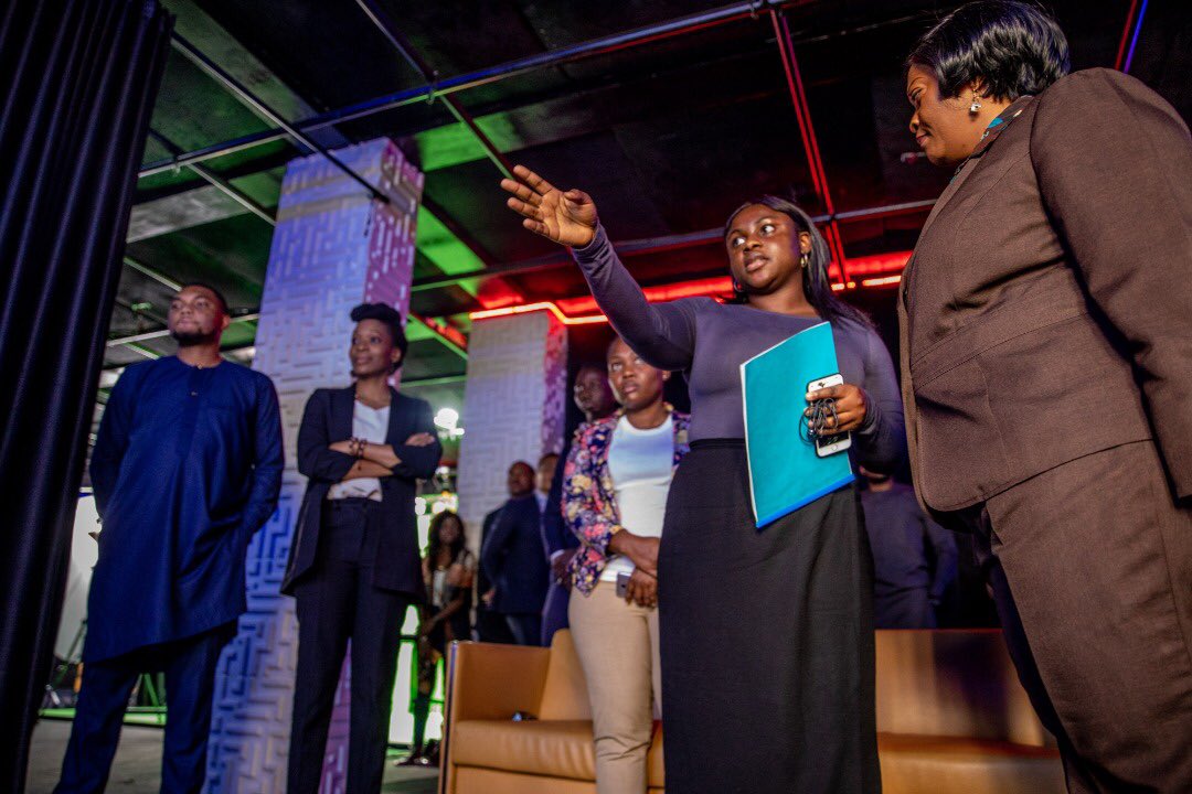 FantoFoday's tweet photo. It was a great honour to meet the Vice President of Liberia, Her Excellency, Jewel Taylor. We had a conversation around #DigitalLiteracy and I got the opportunity to discuss the @civicx.nigeria project I have been working on. I also told her that my mum is from Liberia. https://t.co/8oTp5Ov4np