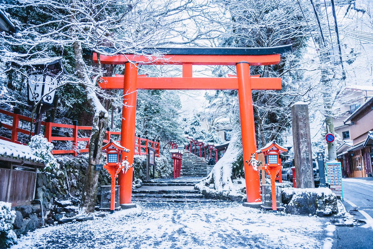 Iori Takano 雪と鳥居の相性が美しい Iori Takano 雪と鳥居の相性が美しい