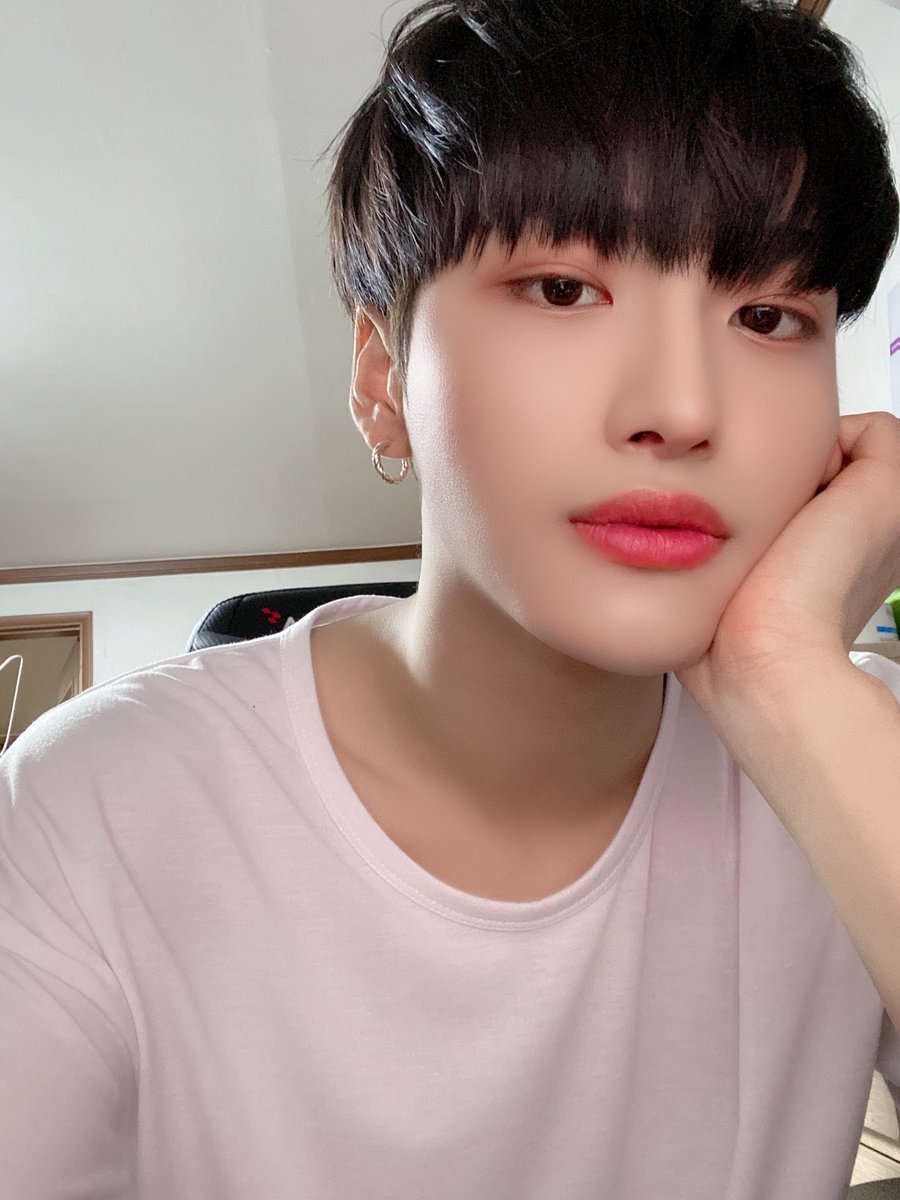 ATEEZofficial's tweet photo. [#성화] 3월도 에이티니와 함께
많이 많이 보고싶어요❤️
#ATEEZ #에이티즈 https://t.co/sJWIP1CjOs