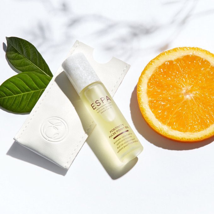 Londonbeachspa's tweet photo. The new ESPA Pulse Point Oils come housed in a beautiful vegan leather pouchette, perfect to throw in your handbag, pocket or gym bag for a wellbeing boost on the go💛 ❤️❤️
#PositivelyESPA #ESPASkincare @LBBeautySpa @Londonbeachspa #tenterden https://t.co/1gdf9th1KT