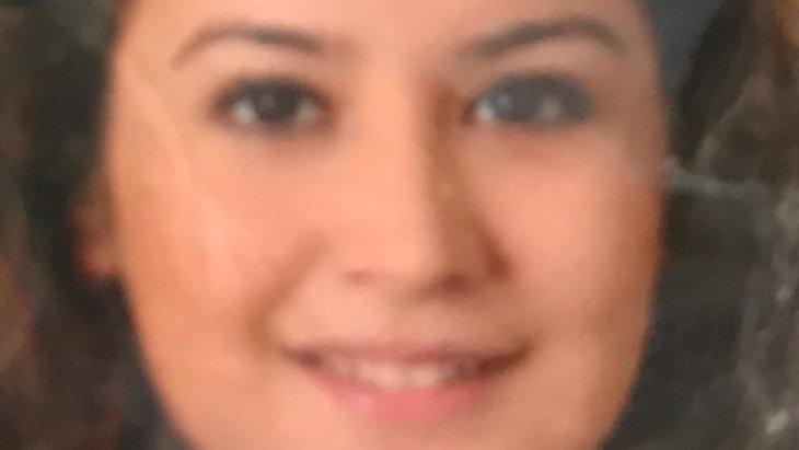 #ElifAydın
25 yaşındaydı.

▪️Evli olduğu erkek tarafından silahla vuruldu, taksiden yola atıldı.
▪️Kaldırıldığı hastanede hayatını kaybetti.

Bursa
01.03.2020
Bu bir #KadınCinayeti dir.