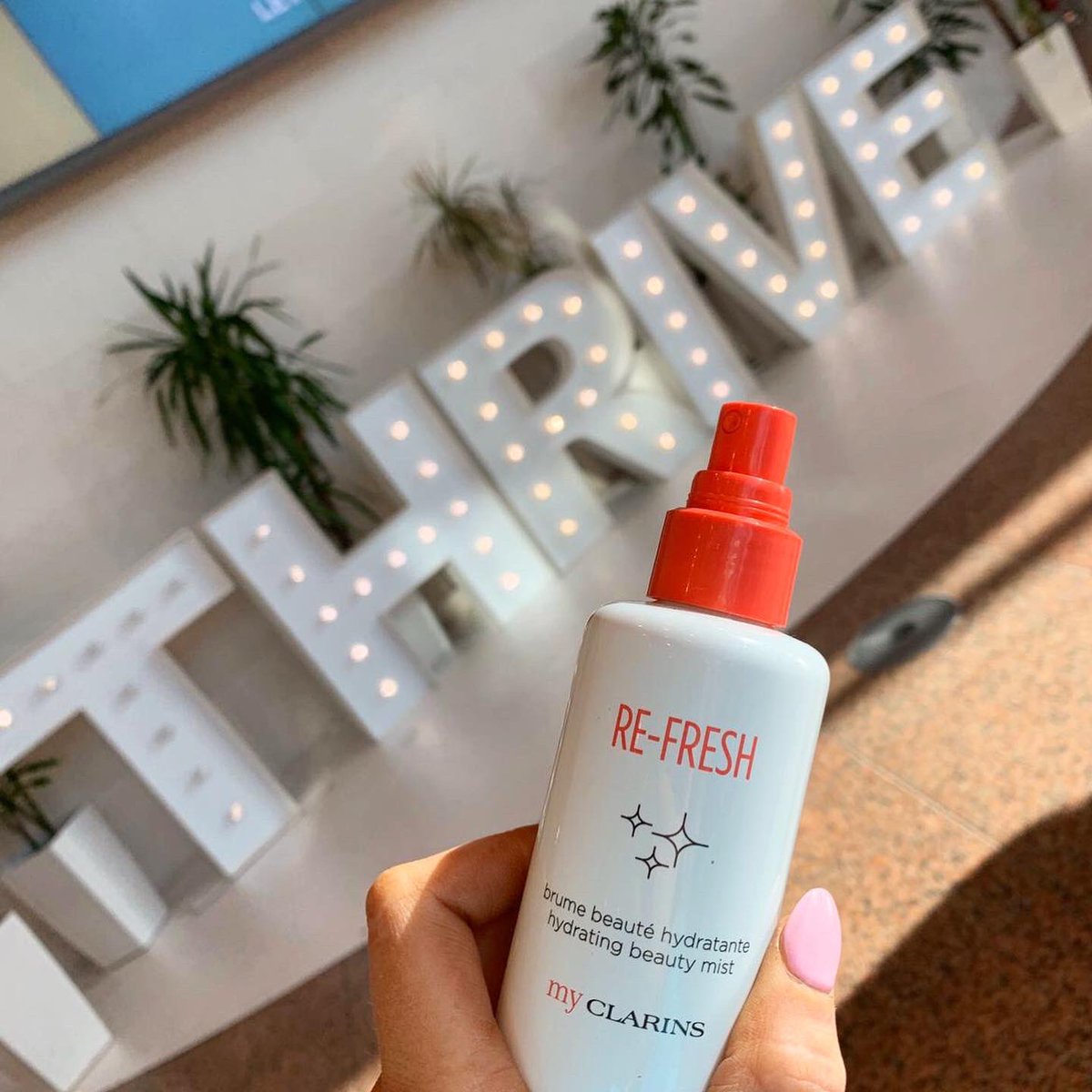 VerveLiveAgency's tweet photo. Show your skin some love and pick up a sample of @clarins_uk Re-Fresh and Re-Move at @Thrive_Festival #MyClarins #Beauty #HydratingMist #Thrive #Dublin https://t.co/6Wp17p2VdI