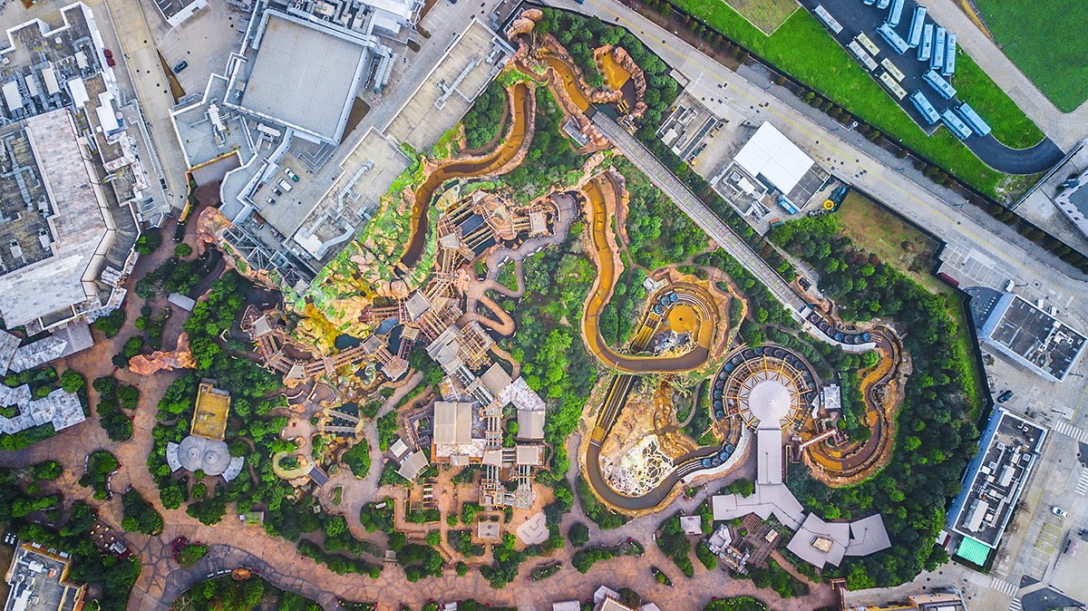 ArielqueenMimie's tweet photo. เพื่อนส่งมาให้ดู บอกว่าเป็นภาพถ่ายมุมสูงของ Shanghai Disneyland อะคุณ อมก สวยมากๆๆๆๆ สีสันคัลเลอร์ฟูลเหมือนภาพแบบแปลนเลยอะ แต่มันคือภาพถ่าย ㅠㅠ https://t.co/GJIQZ3lhRF
