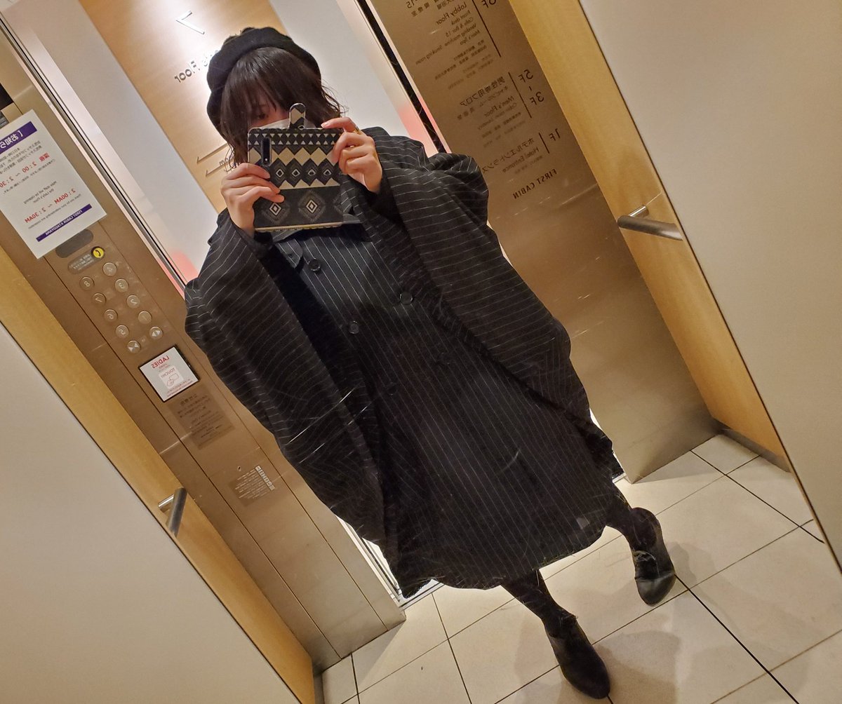 Lin_niR's tweet photo. 松ジェの時に着ていたお洋服、周囲の方々に誉めそやされ、とても気を良くした私はテンション上げてくためにこの子達を身に纏い道を歩いていたら、道行く色んな方々に可愛い可愛いと褒められて褒められて、褒めちぎられました。
お洋服のおかげ(ت)
ポンチョ #kiida
ワンピース #gouk雅
帽子 #MINTNeKO https://t.co/wr607QA2M7