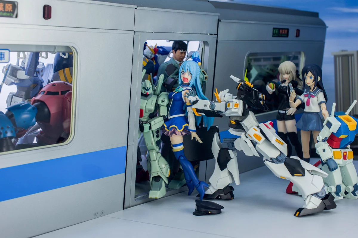 ガンダムをネタにした満員電車のジオラマが面白いｗｗｗ