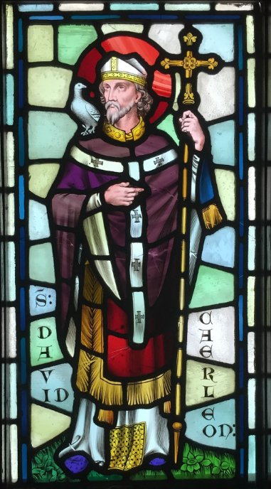 Día de #SanDavid (Dydd Gŵyl Dewi), santo patrón de #Gales 🏴󠁧󠁢󠁷󠁬󠁳󠁿
✔️ Se cree que murió el 01/03/589
✔️ La festividad se ha celebrado de forma regular desde su canonización en el siglo XII por el Papa Calixto II