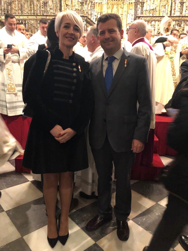 Vox_Toledo's tweet photo. Hoy han estado en la Catedral de Toledo en la toma de posesión de Francisco Cerro como nuevo arzobispo de Toledo, los Diputados Nacionales @rchamode e @InesCanizares https://t.co/acYDUOcdXo