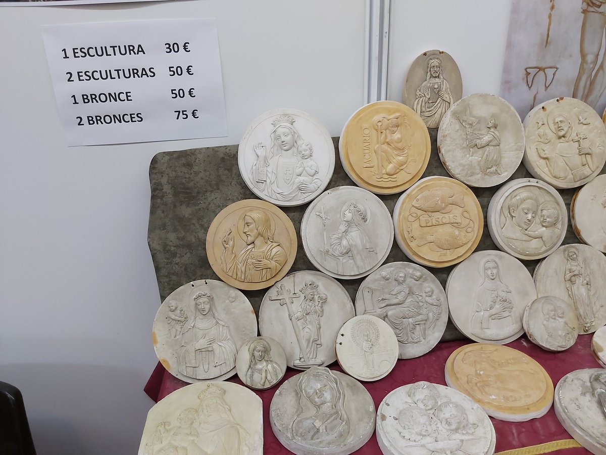 ArenalFeria's tweet photo. Stand de Acuñaciones del Sur en la Muestra Cofrade Mercado de El Arenal https://t.co/5nUKPJSGcw
