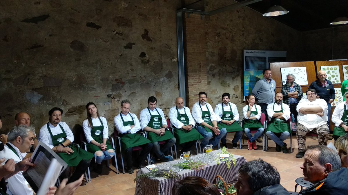 femcuinetes's tweet photo. Presentació del col·lectiu #saborsdelhorta 2020 del #parcagrari del #baixllobregat
Hi participen 59 restaurants de la comarca.
#km0 #productefresc
@TurismeBaixLlob @diba @productesterra @AGTBaix
#braava #cancomas https://t.co/X4A8BTK67R