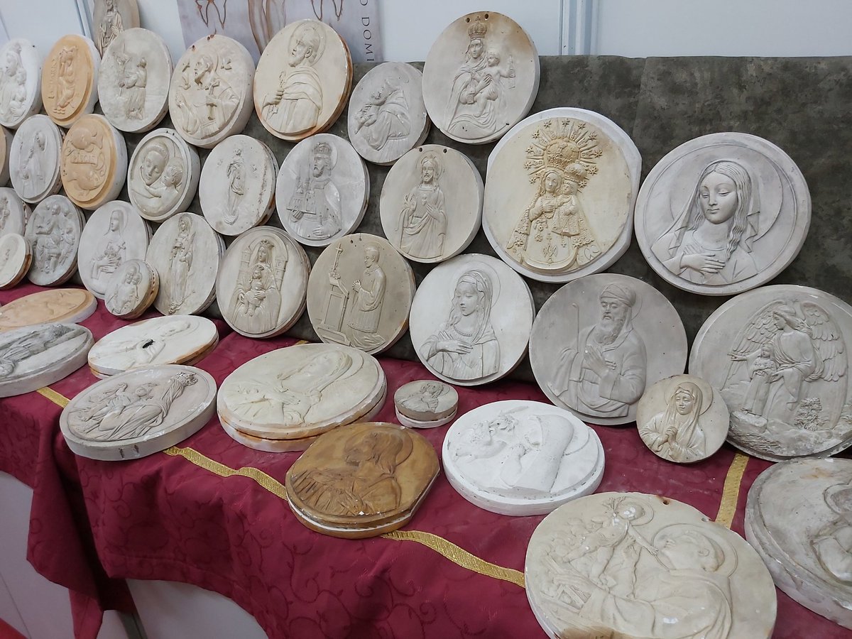 ArenalFeria's tweet photo. Stand de Acuñaciones del Sur en la Muestra Cofrade Mercado de El Arenal https://t.co/5nUKPJSGcw