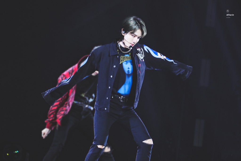 afterin56's tweet photo. #변백현 #BAEKHYUN #백현 
200228 We are the Future Tour in London HD
🖤&amp;🤍

Please do not re-upload or re-edit.
Any request please DM.
@B_hundred_Hyun 
@weareoneEXO https://t.co/mYId7F6ZIq