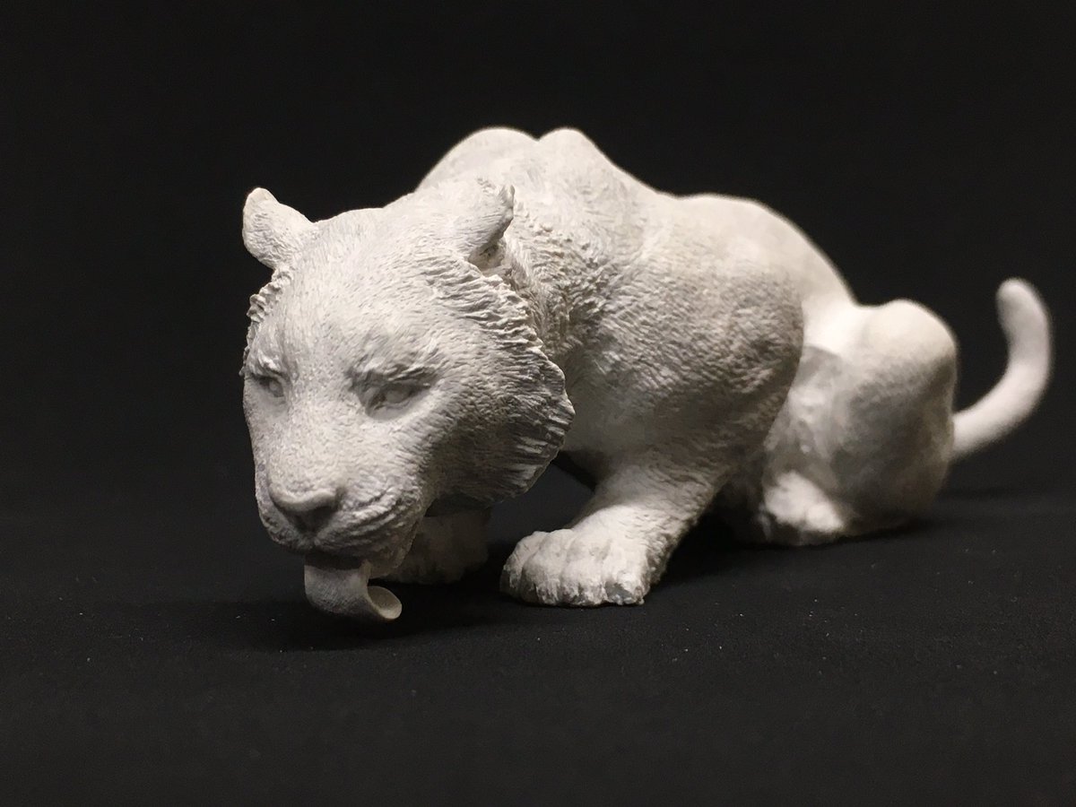ぎあい 虎の原型が完成しましたーー 虎 動物フィギュア 粘土造形 石紛粘土 ニューファンド