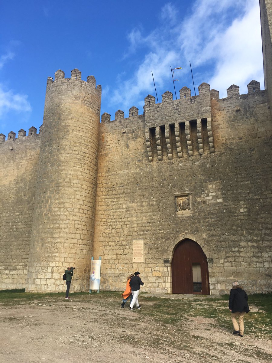 tusdestinos's tweet image. La primera parada del #TrenCanaldeCastilla es un castillo: en este caso el de Montealegre, uno de los 20 castillos abiertos al público de la provincia de #Valladolid. #Valladolidesvino