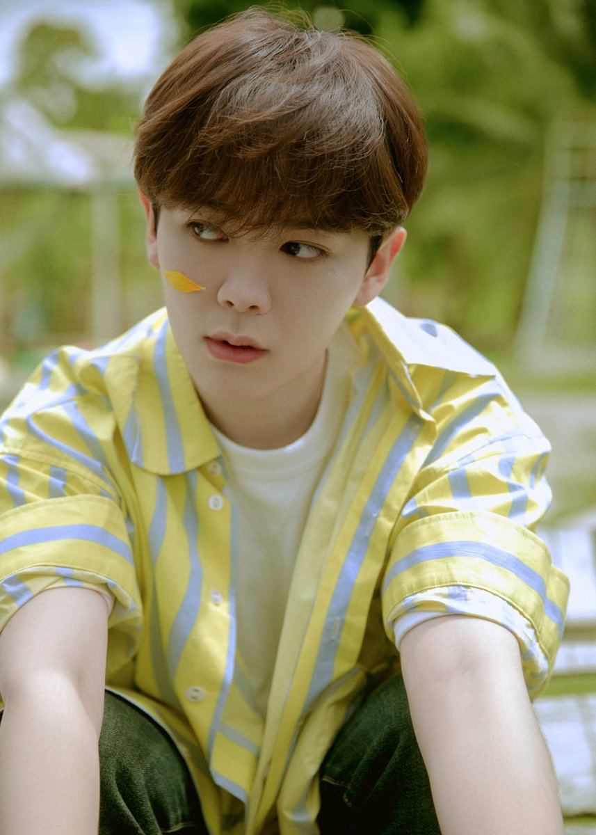 TrendingWeibo's tweet photo. #YouZhangjing is a breath of fresh air in latest set of photos posted by his studio.

All photos: https://t.co/kG0hBJWG4w

#尤长靖 https://t.co/AXxMHchPBm