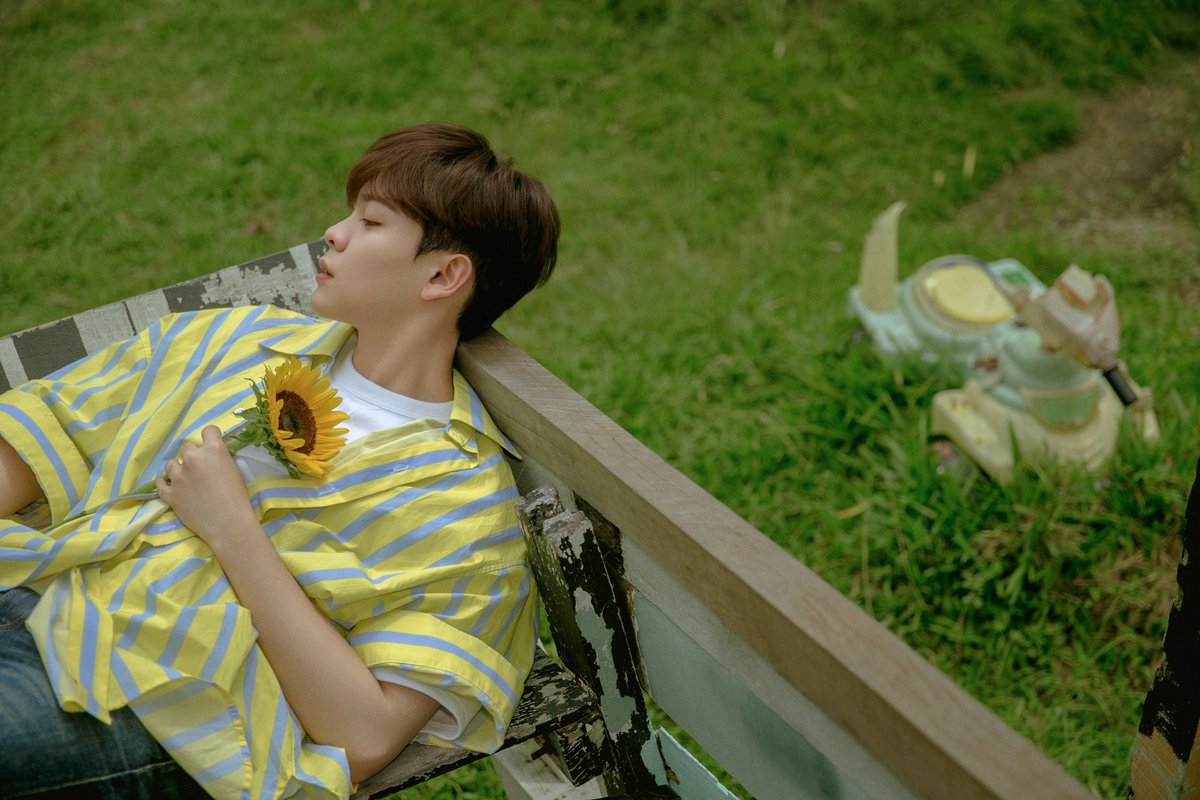 TrendingWeibo's tweet photo. #YouZhangjing is a breath of fresh air in latest set of photos posted by his studio.

All photos: https://t.co/kG0hBJWG4w

#尤长靖 https://t.co/AXxMHchPBm