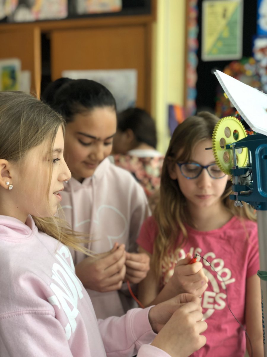 We had heaps of fun on Wednesday learning about circuits, electricity, renewable energy sources and wind energy with RELAY! We loved all the hands on experiments! #RenewableEnergy #sciencerocks