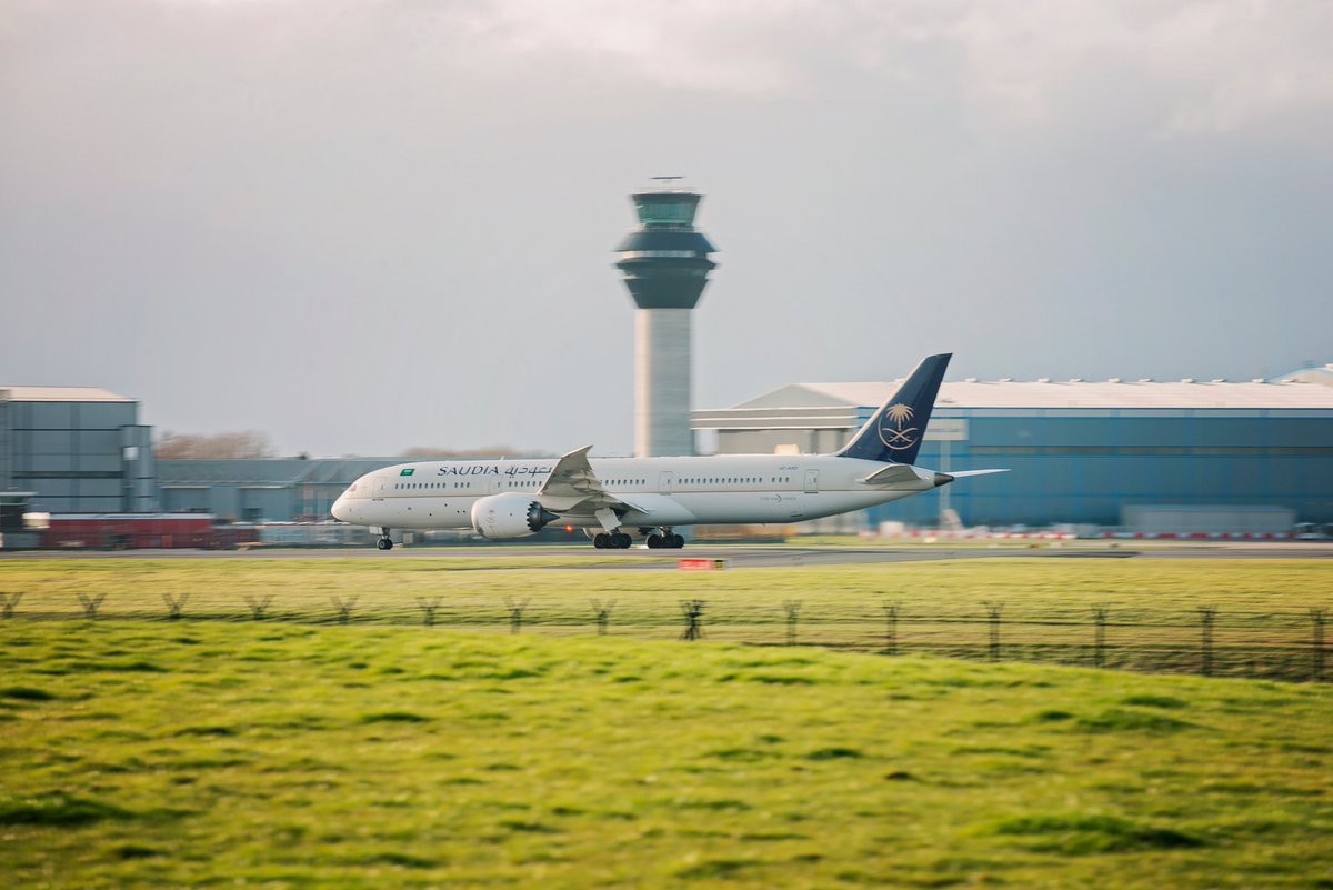 V1... A <a href="/BoeingAirplanes/">Boeing Airplanes</a> B789 taking off from <a href="/manairport/">Manchester Airport</a> #SundayFunday